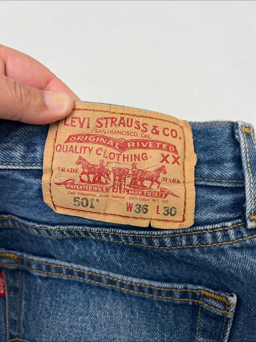 Levi's 501 Original Fit Jeans VTG mid Y2K Men's Medium Wash Distressed Grange